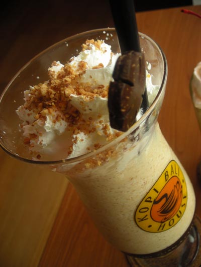 Menikmati Kopi di Rumahnya Sendiri