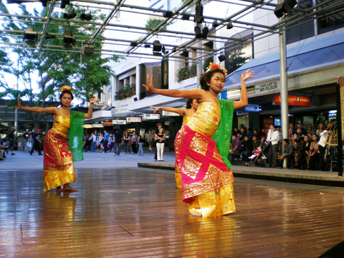 Hiburan Pesta Rakyat Brisbane Diawali Puspanjali