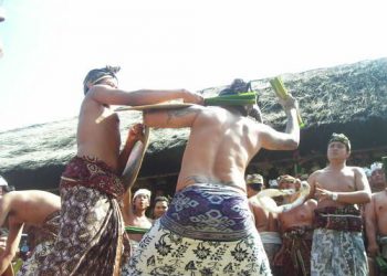 Bersimbah Darah Menghormati Leluhur
