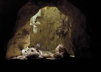 Kehidupan Sumba dari Dua Sudut Berbeda