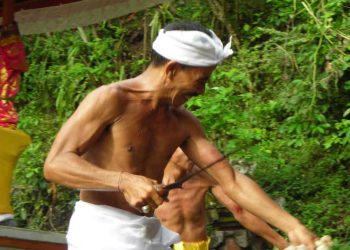 Daratan, Sang Penghibur di Pura