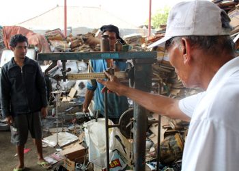 Orang Buang, Kami Kasih Uang