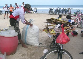 Pak Ketut Setia Melakoni Tanpa Gengsi