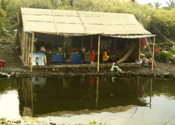Hidup Pas-pasan di Balik Kemewahan