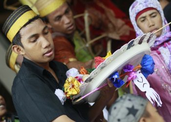 Perahu dan Telur di Mauludan Bugis Serangan