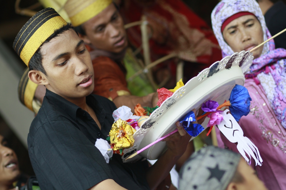 Perahu dan Telur di Mauludan Bugis Serangan - BaleBengong