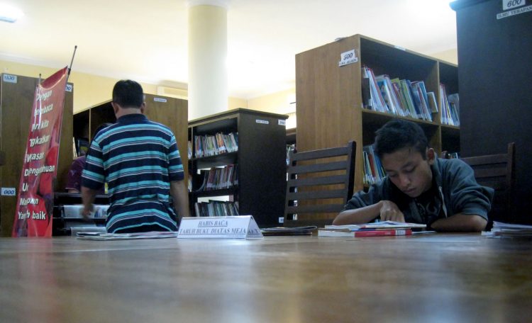 Perpustakaan “Twin Tower”, Gaul Sambil Cari Ilmu