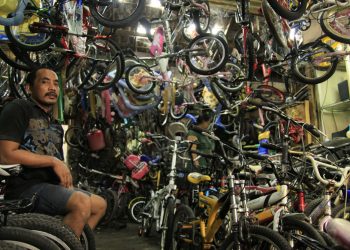 Berburu Barang Bekas di Pasar Loak Gunung Agung