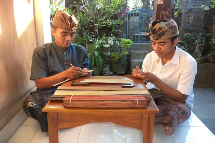 Aksara Bali dalam Perspektif Waktu