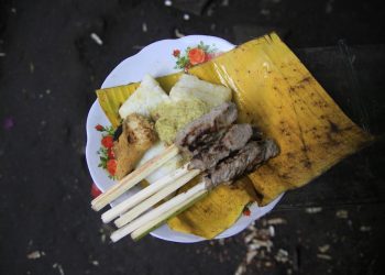 Nikmatnya Tipat Jukutaku Nusa Penida