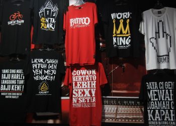 Berburu Kaos dengan Tulisan Lucu