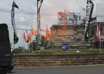 Patung Itu Tak Kunjung Datang