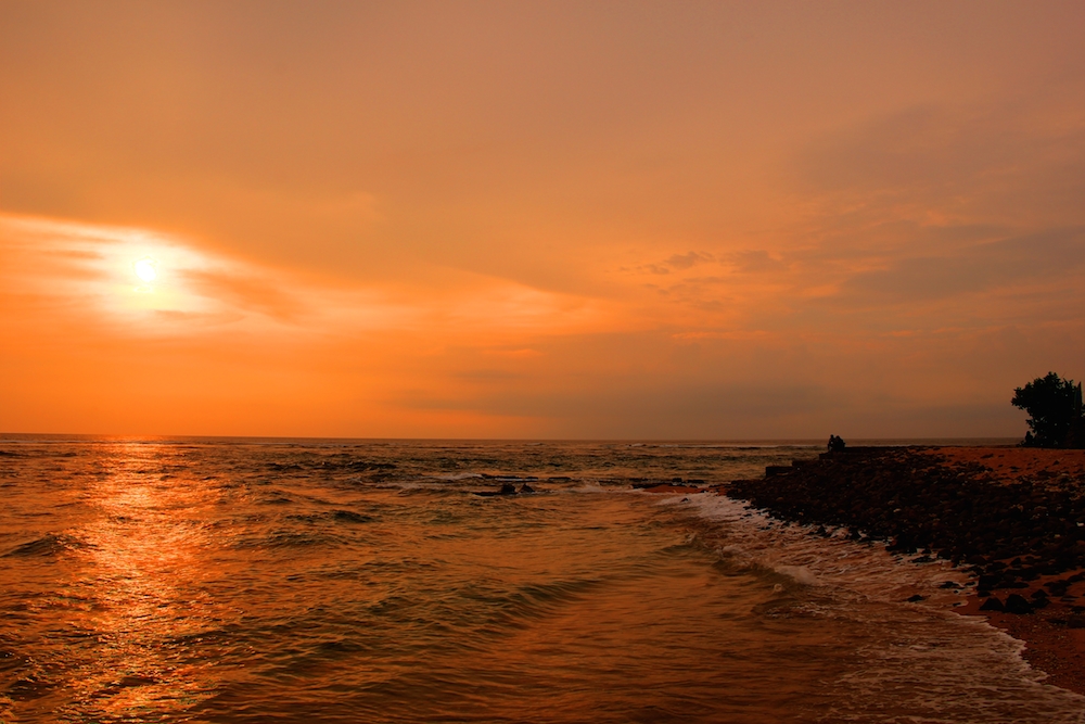 Indahnya Pesisir Lombok di Pantai Senggigi