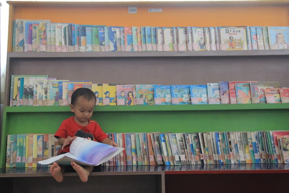 Melali Sambil Melajah di Perpustakaan