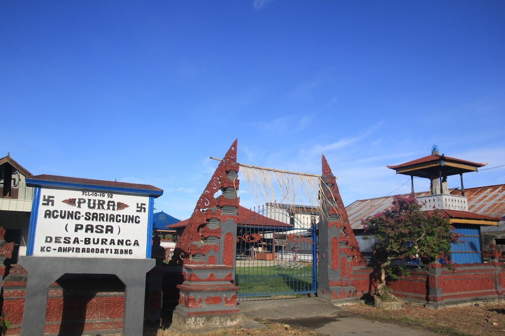 Menyambangi Komunitas Bali di Buranga