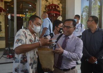 Tim Hukum JRX Serahkan Denda ke Kejari Denpasar