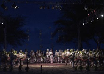 Pertunjukan Hibrida Okokan Nangluk Merana