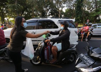 Transpuan Berbagi di Kala Pandemi