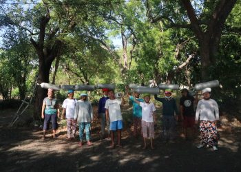 Pergulatan Perempuan Porter Tangki Selam Tulamben