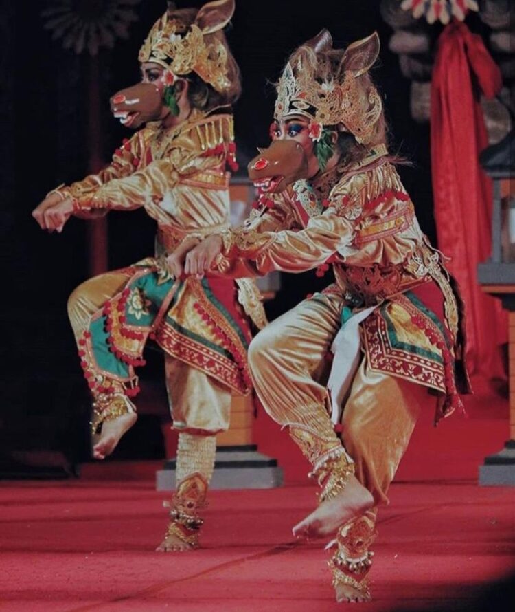 Jaran Ngadang: Tarian Unik Wajib Pentas di Pura Dalem Penarungan ...