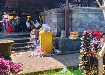 Kawasan Pura Agung Besakih Megah tapi Sampah tak Terkelola dengan Baik
