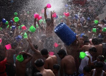 Siat Yeh di Festival Air Suwat