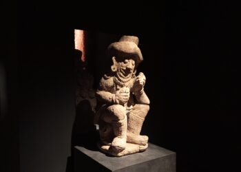 Rupa yang Ditangkar: Kedaulatan Metafisik dan Perlawanan Pascakolonial