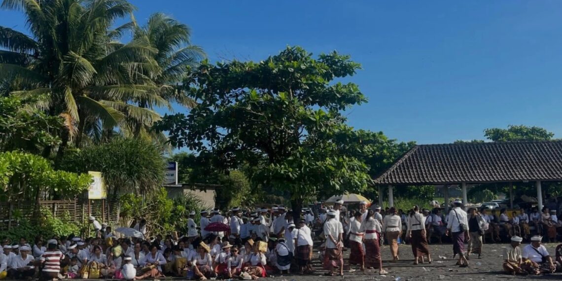 Refleksi Melasti: Tradisi dan Budaya Mengalah atas Nama Pariwisata
