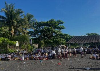 Refleksi Melasti: Tradisi dan Budaya Mengalah atas Nama Pariwisata