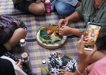 Apakah Tradisi Megibung akan Tergantikan dengan Prasmanan?
